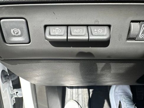 Used 2023 Buick Enclave Premium w/ Experience Buick Package FWD image 21