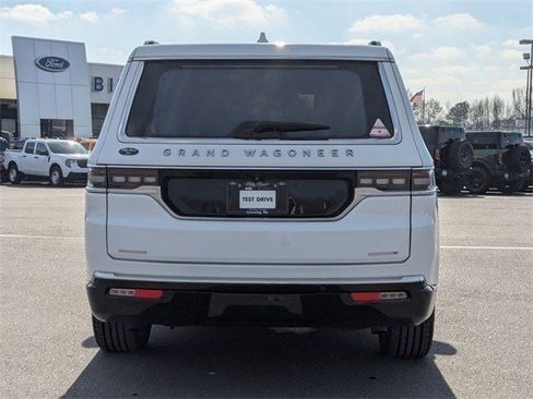 Used 2023 Jeep Grand Wagoneer Series III image 4