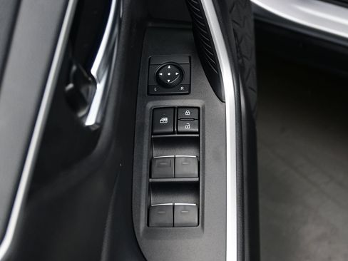 Used 2022 Toyota RAV4 XLE w/ Convenience Package AWD/4WD image 10