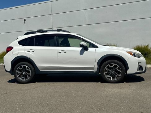 Used 2016 Subaru Crosstrek 2.0i Limited w/ Popular Package #1 AWD/4WD image 3