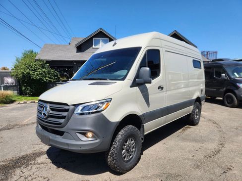 Used 2024 Mercedes-Benz Sprinter 2500 image 28