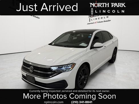 Used 2024 Volkswagen Jetta SE w/ Panoramic Sunroof Package FWD image 1