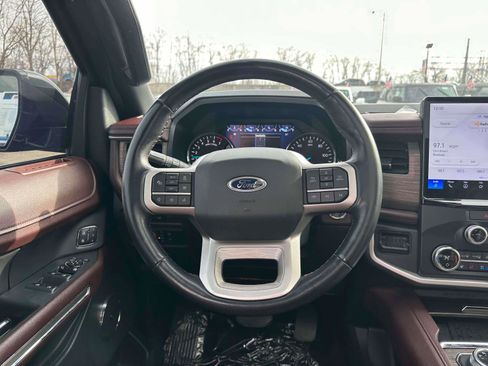 Used 2022 Ford Expedition Limited image 13