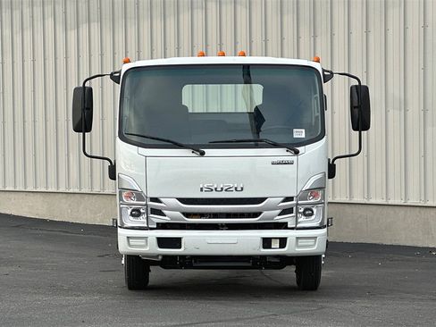Used 2024 Isuzu NPR image 3