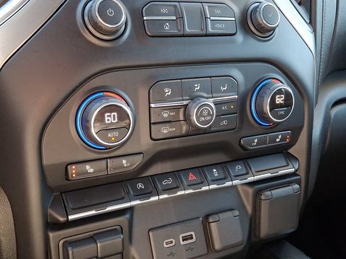Used 2021 Chevrolet Silverado 1500 RST w/ Convenience Package II AWD/4WD image 17