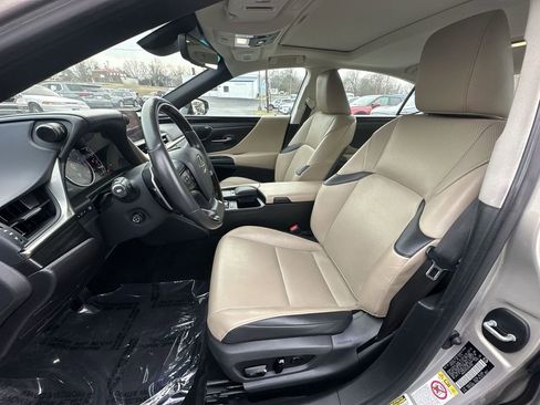 Used 2019 Lexus ES 350 w/ Premium Package image 11