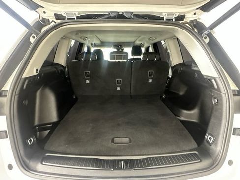 Certified 2023 Jeep Grand Cherokee Limited w/ Black Appearance Package AWD/4WD image 24
