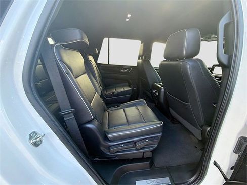 Used 2022 GMC Yukon SLT w/ SLT Luxury Package image 30