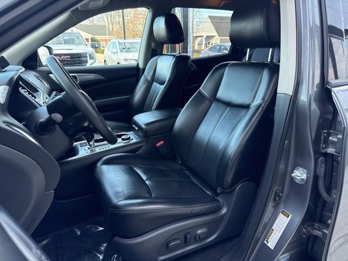 Used 2018 Nissan Pathfinder SL image 10