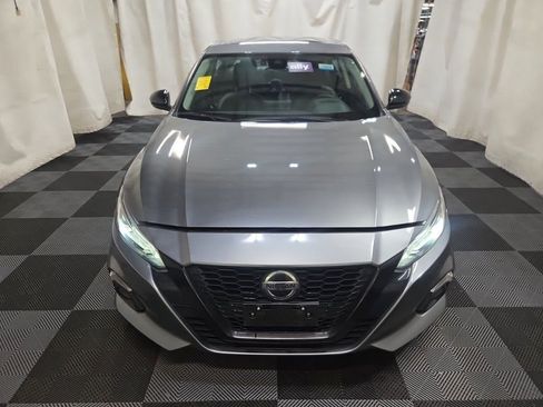 Used 2022 Nissan Altima 2.5 SR w/ Midnight Edition Package FWD image 2