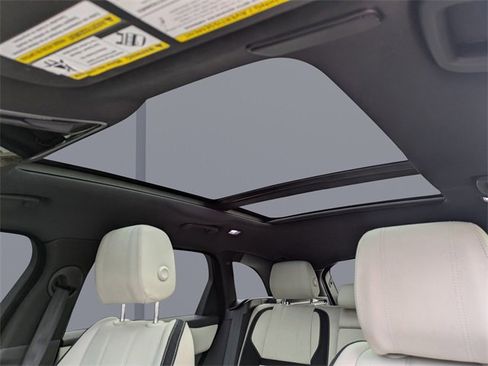 Used 2021 Land Rover Range Rover Velar R-Dynamic S image 23