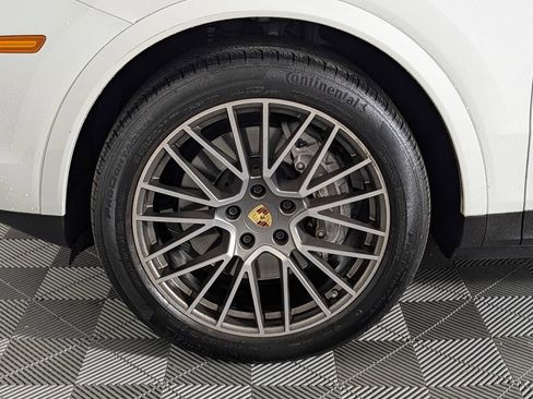 Certified 2023 Porsche Cayenne Platinum Edition AWD/4WD image 11