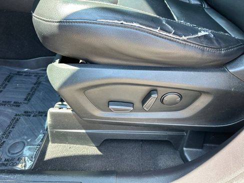 Used 2020 Ford Explorer XLT w/ Equipment Group 202A AWD/4WD image 17