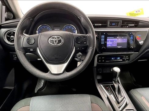 Used 2019 Toyota Corolla LE image 4