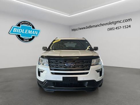 Used 2018 Ford Explorer XLT w/ Equipment Group 202A image 2