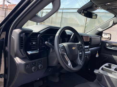 Used 2024 Chevrolet Silverado 1500 LT image 8