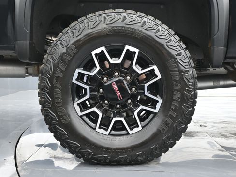 Used 2025 GMC Sierra 2500 AT4X image 17