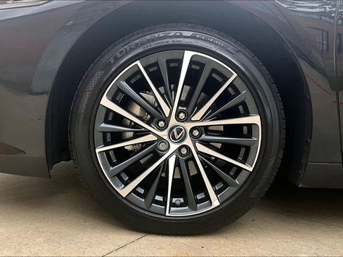 Used 2025 Lexus ES 350 w/ Premium Package FWD image 12