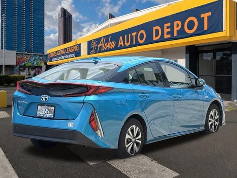 Used 2017 Toyota Prius Prime Advanced FWD image 5