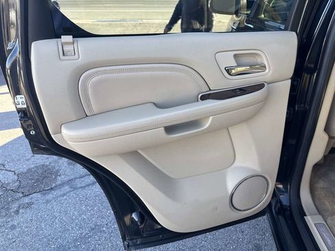 Used 2013 Cadillac Escalade Premium image 13