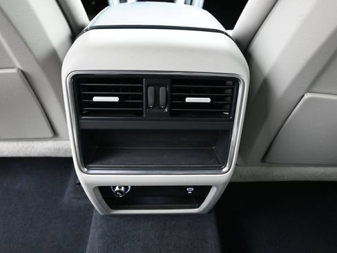 Certified 2023 Porsche Cayenne AWD/4WD image 18