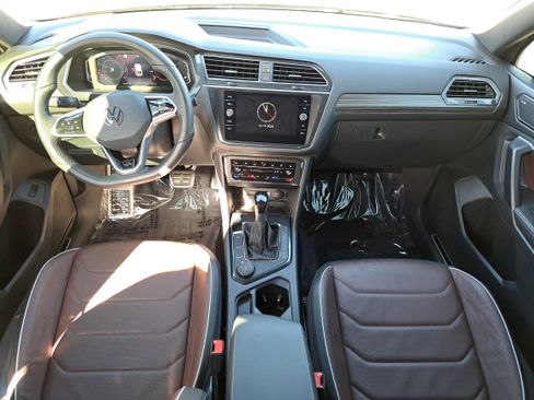 Certified 2024 Volkswagen Tiguan SEL R-Line image 9