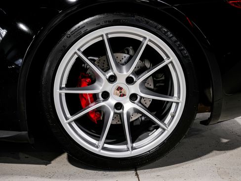 Used 2014 Porsche 911 Carrera 4S image 46