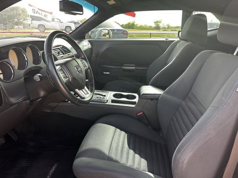 Used 2012 Dodge Challenger SXT image 11