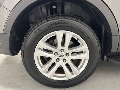 Used 2018 Ford Explorer XLT w/ Equipment Group 201A AWD/4WD image 58