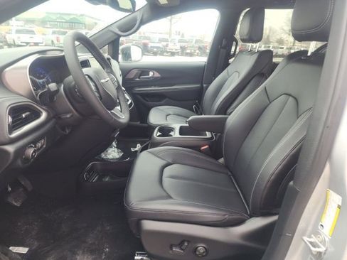 New 2026 Chrysler Pacifica Select FWD image 18