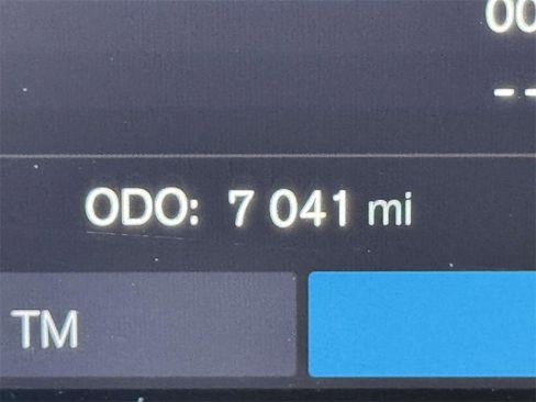 Certified 2024 Volvo XC40 B5 Core image 23