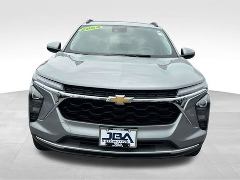 Certified 2024 Chevrolet Trax LT FWD image 23