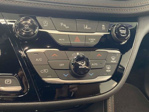 New 2026 Chrysler Pacifica Pinnacle w/ Trailer Tow Group image 4