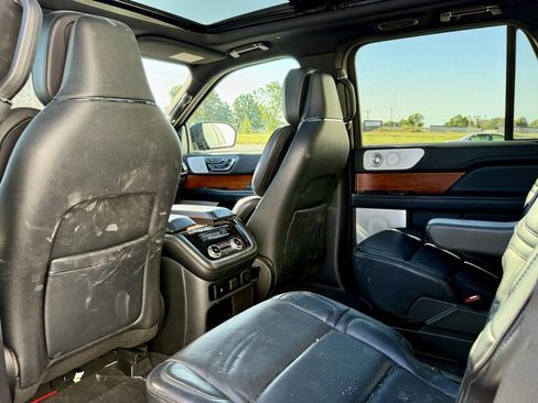 Used 2019 Lincoln Navigator Reserve image 13
