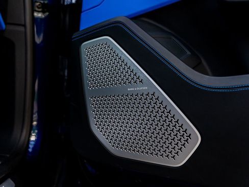 Used 2020 Lamborghini Urus image 32