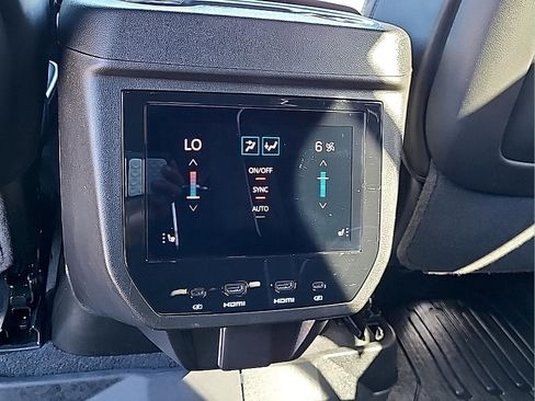 Used 2025 GMC Yukon XL AT4 Ultimate AWD/4WD image 14