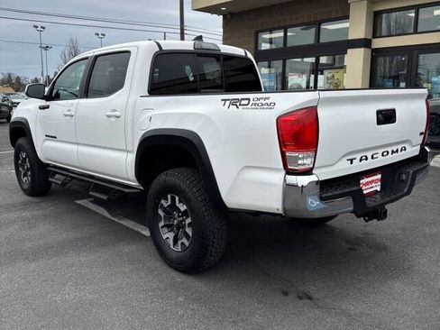 Used 2016 Toyota Tacoma TRD Off-Road w/ Towing Package image 8