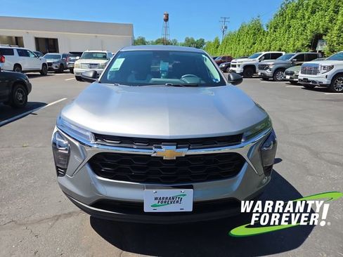 Used 2024 Chevrolet Trax LS FWD image 2