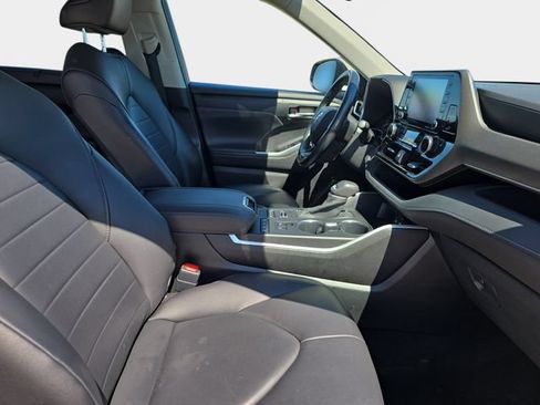 Used 2020 Toyota Highlander XLE AWD/4WD image 12