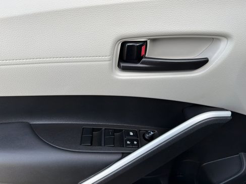 Certified 2025 Toyota Corolla Cross L image 11