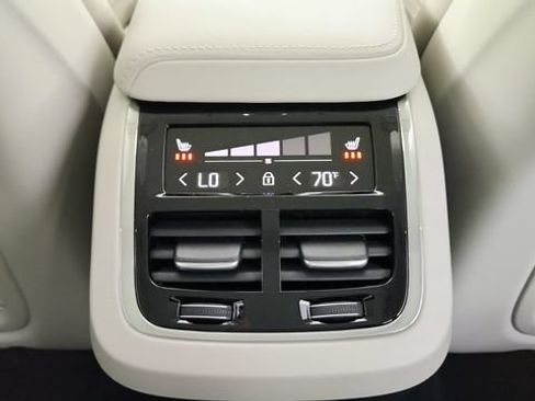 Certified 2025 Volvo XC60 B5 Ultra w/ Protection Package Premier AWD/4WD image 30