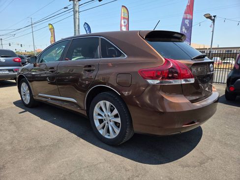 Used 2013 Toyota Venza LE AWD/4WD image 2