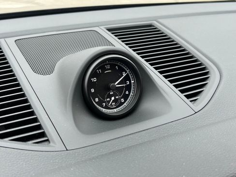 Used 2025 Porsche Macan image 26