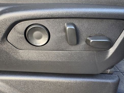 Used 2025 Chevrolet Suburban High Country image 40