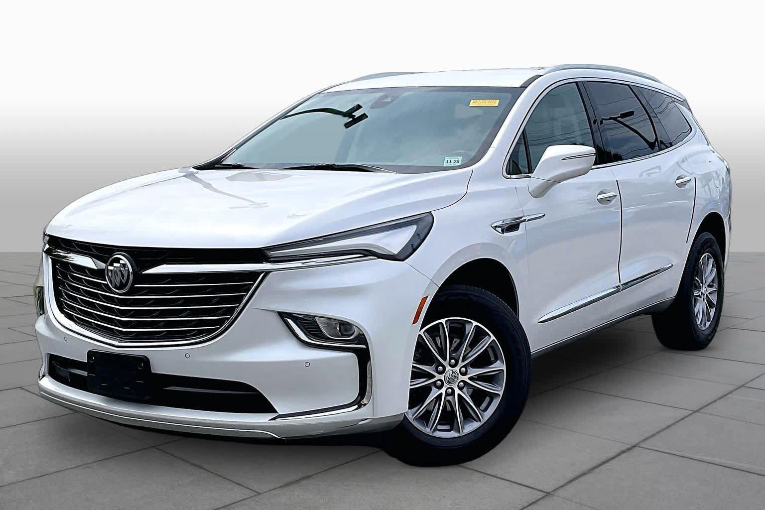 Used 2024 Buick Enclave Essence FWD image 3