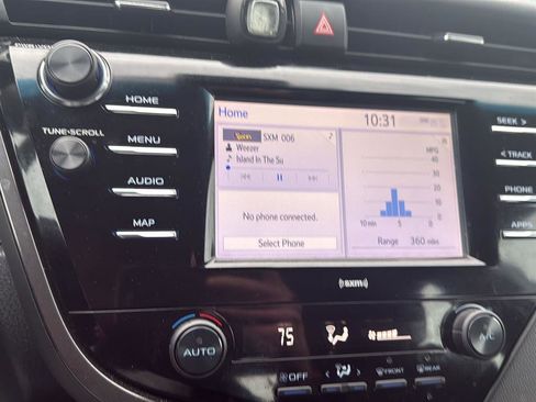 Used 2020 Toyota Camry SE image 5