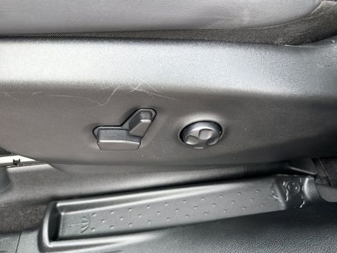 Used 2025 Chrysler Pacifica Select FWD image 16