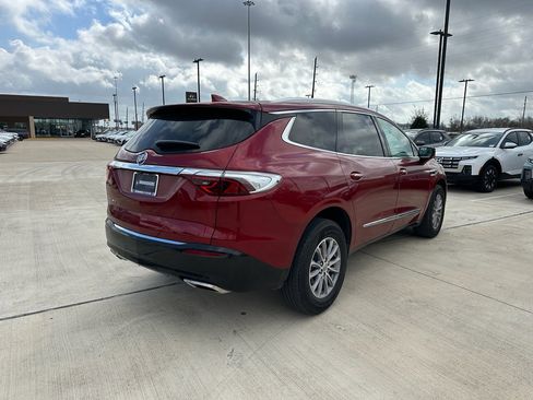 Used 2024 Buick Enclave Essence image 5