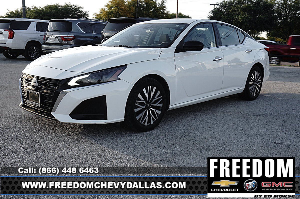 Used 2025 Nissan Altima 2.5 SV FWD image 3