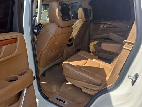 Used 2015 Cadillac Escalade Platinum image 43